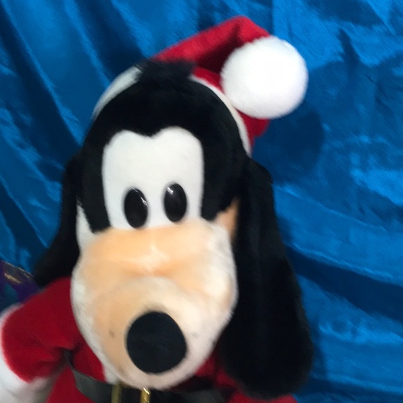 Disney GOOFY plush stuffed in Santa Costume 18-in - Picture 10 of 12